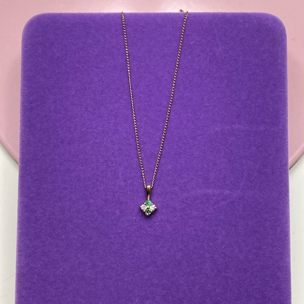 💛 10k Yellow Gold Flower Emerald & Diamond Necklace - Picture 3 of 8